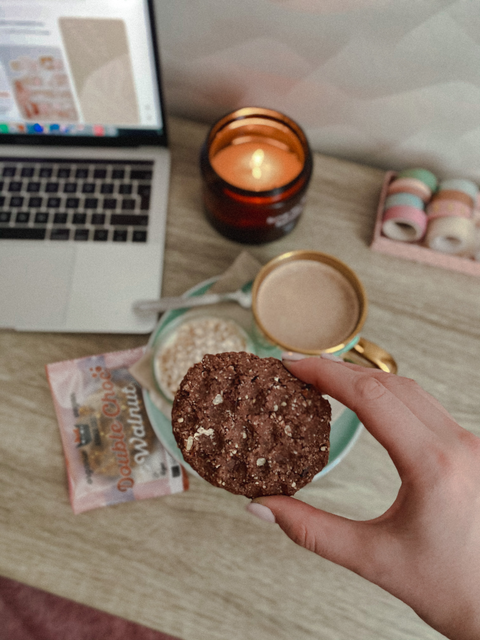 BIO topeltšokolaadi ja kreeka pähkli küpsis