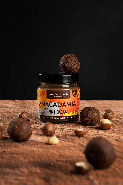 Makadamijų riešutų kremas su kakava ir medumi